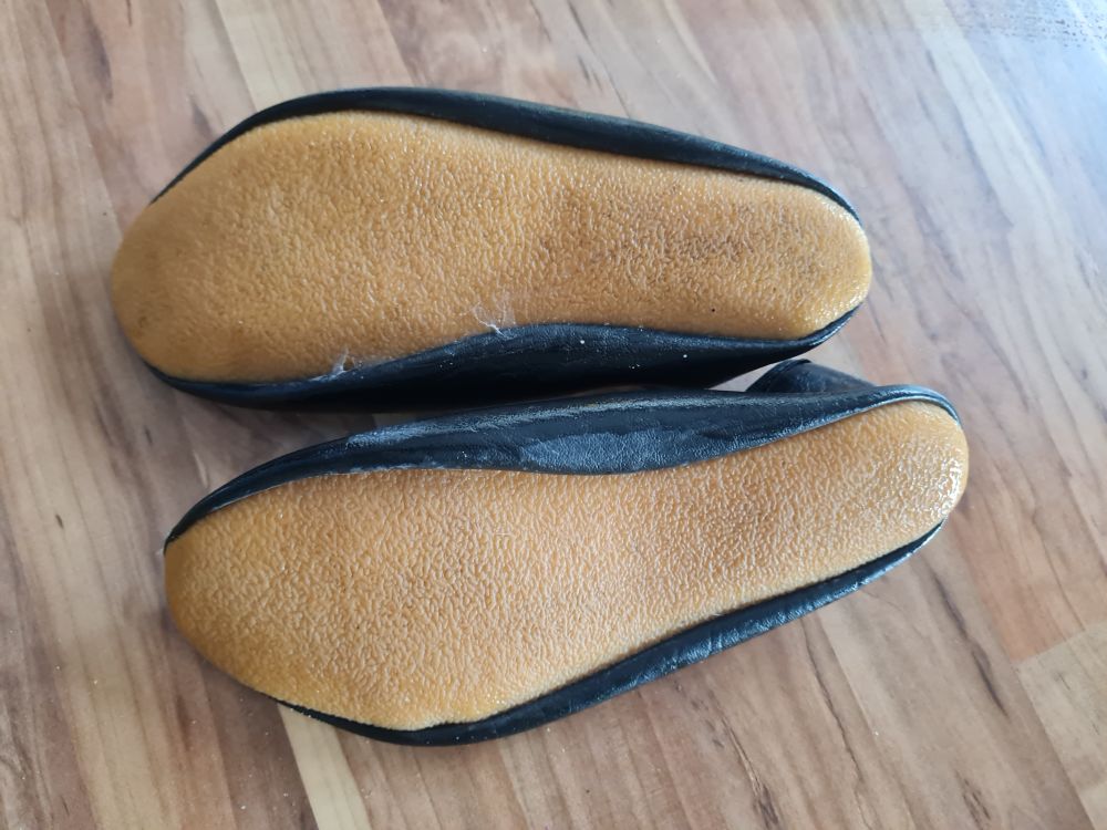 Turnschläppchen, schwarz, Gr. 30/31, Secondhand