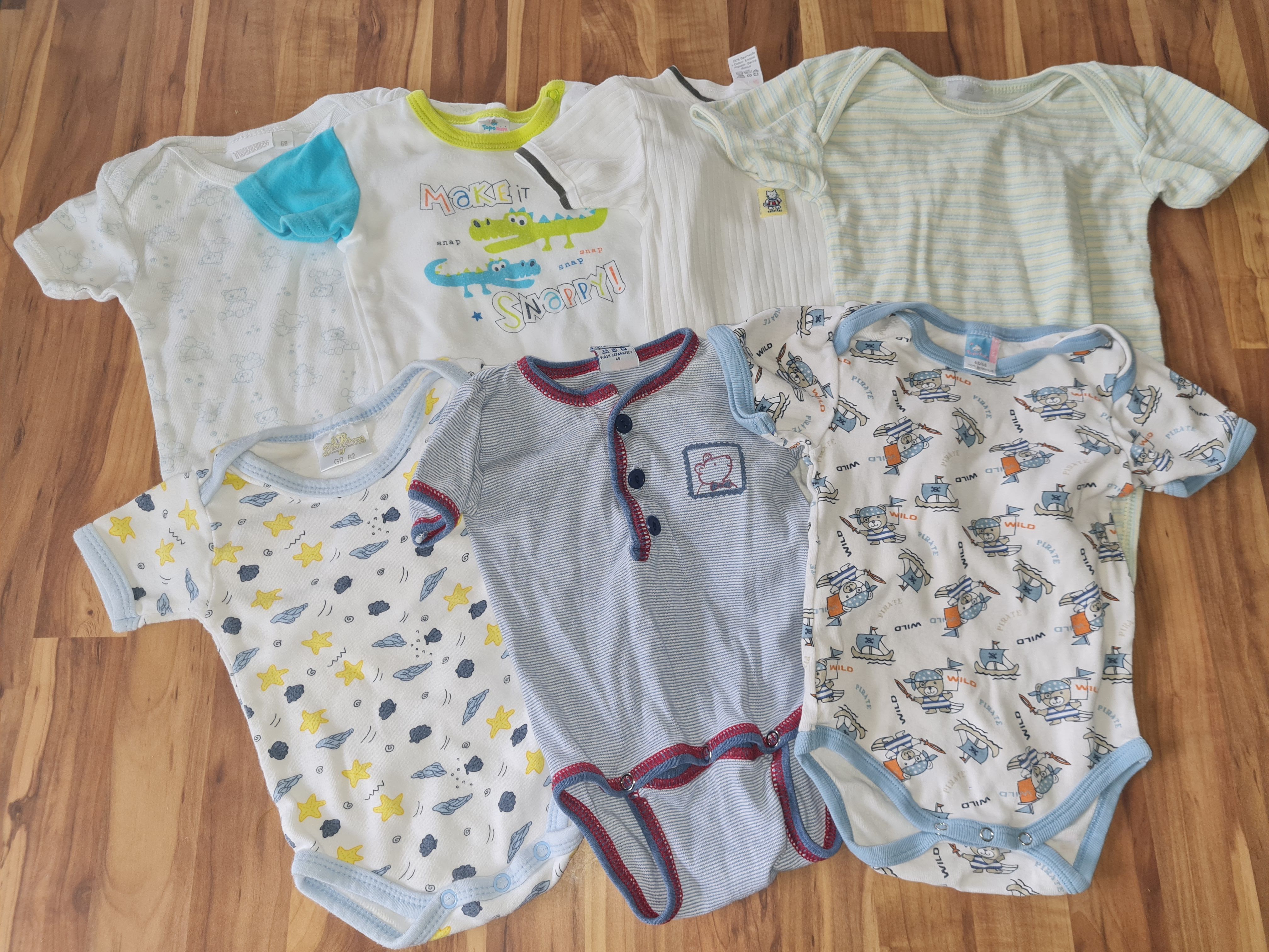 7 Kurzarm-Bodies für Jungen, Gr. 62/68, Secondhand