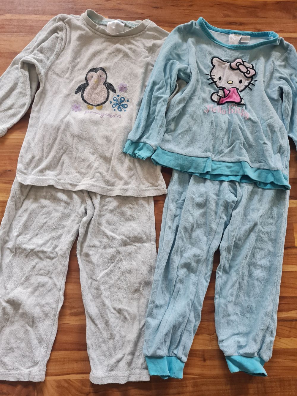 2 Nicki-/Frottee-Schlafanzüge für Mädchen, Gr. 98/104, Secondhand