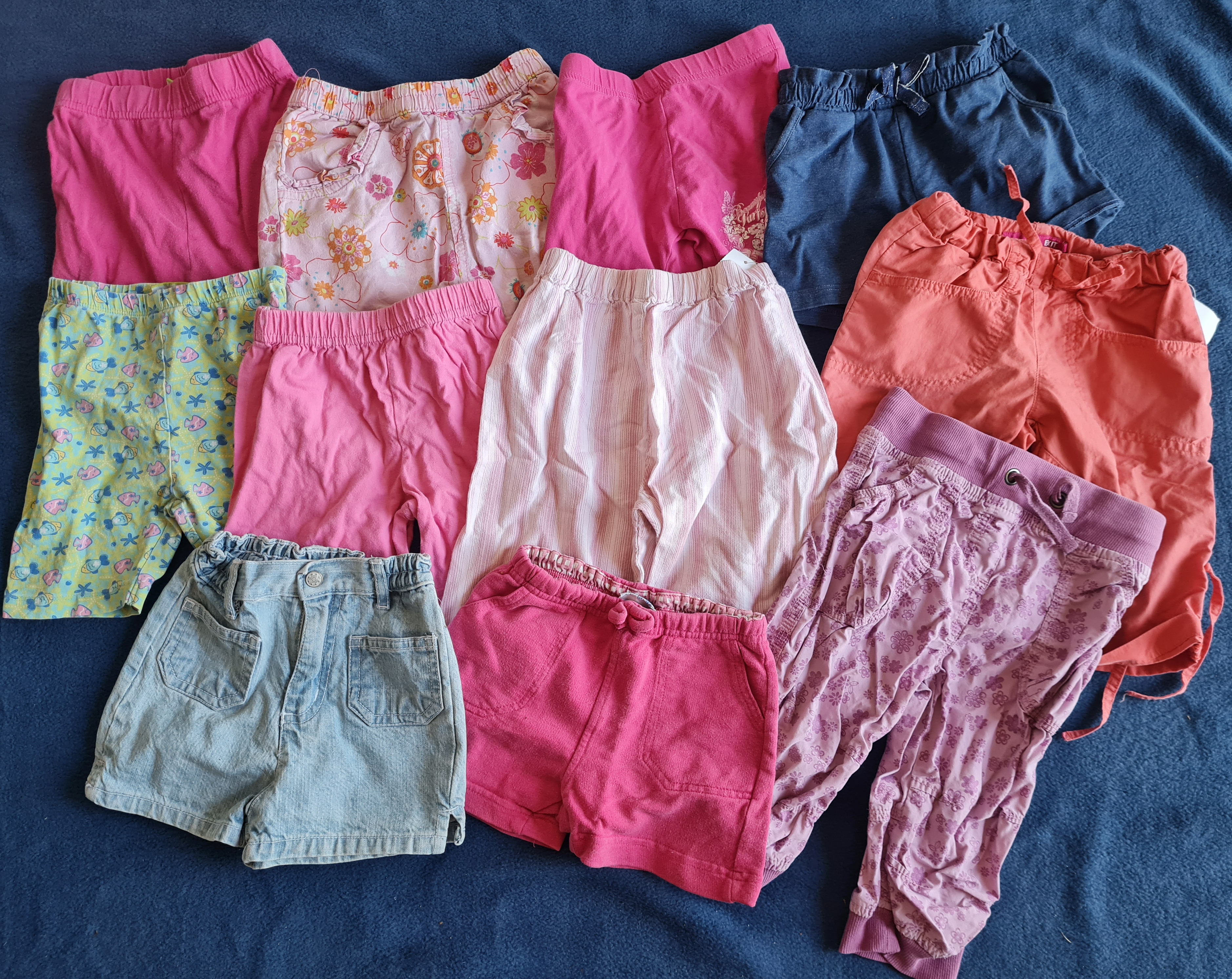 11 Kurze Hosen für Mädchen, Gr. 86, Secondhand