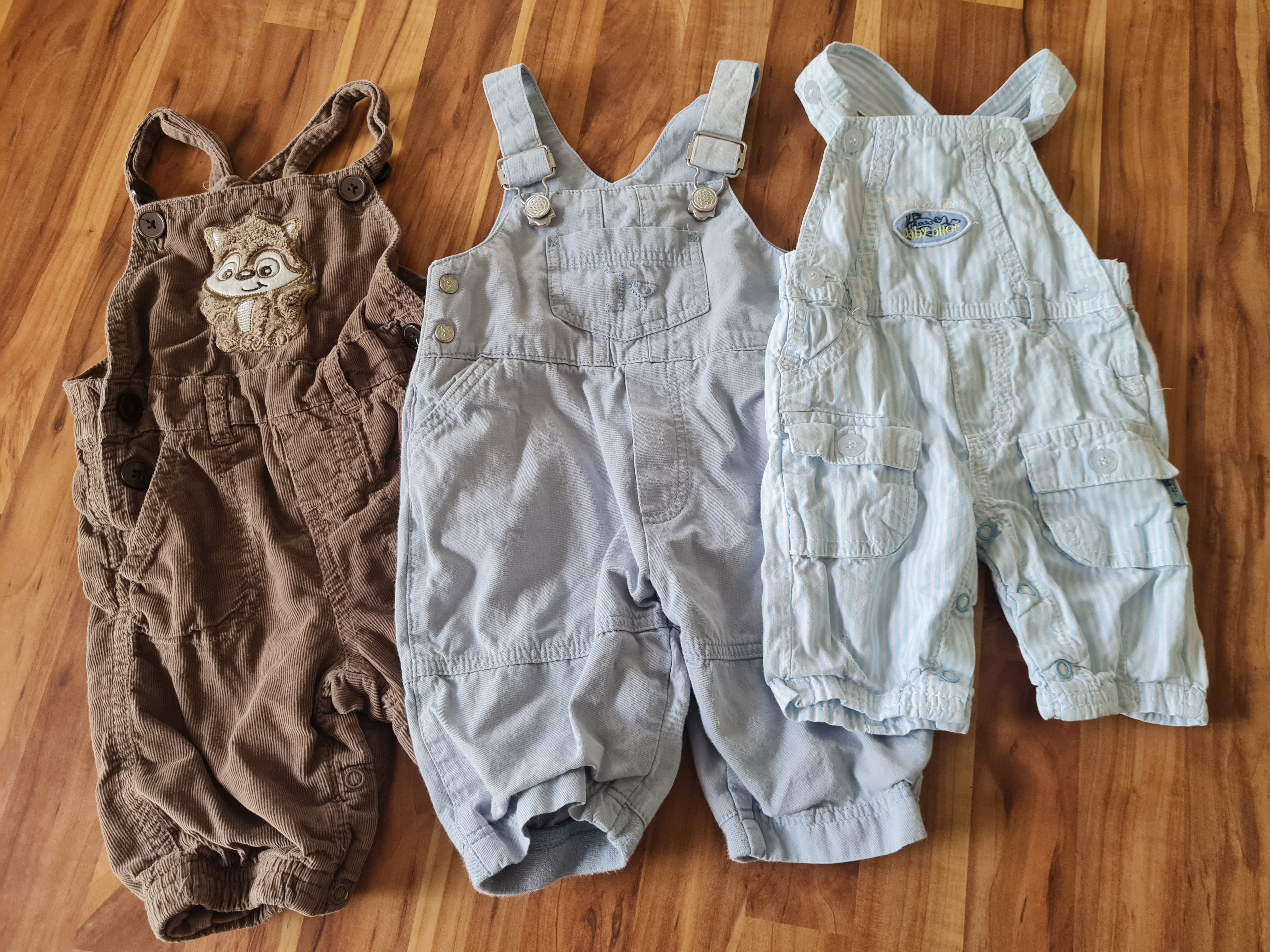 3 Latzhosen, Gr. 50/56, Secondhand