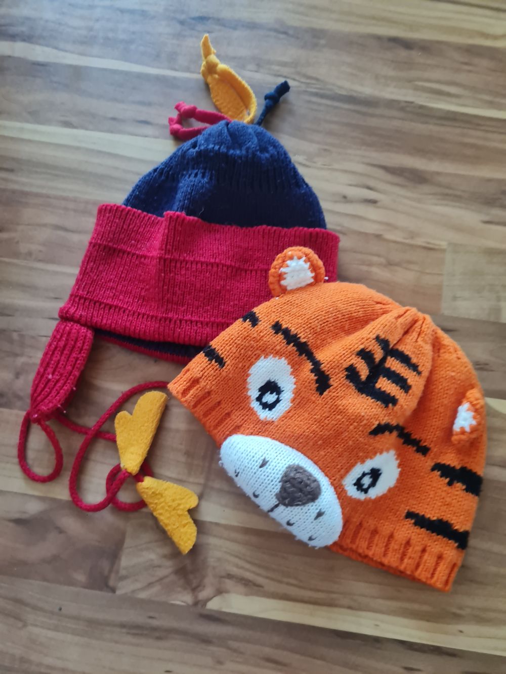 2 Mützen für Jungen für Herbst/Winter, ca. Gr. 47-49 (1-2 Jahre), Secondhand