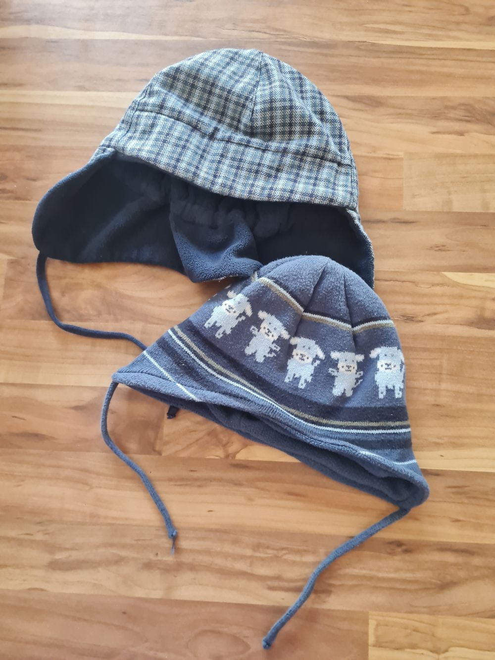 2 Mützen für Jungen für Herbst/Winter, ca. Gr. 50-52 (3-4 Jahre), Secondhand