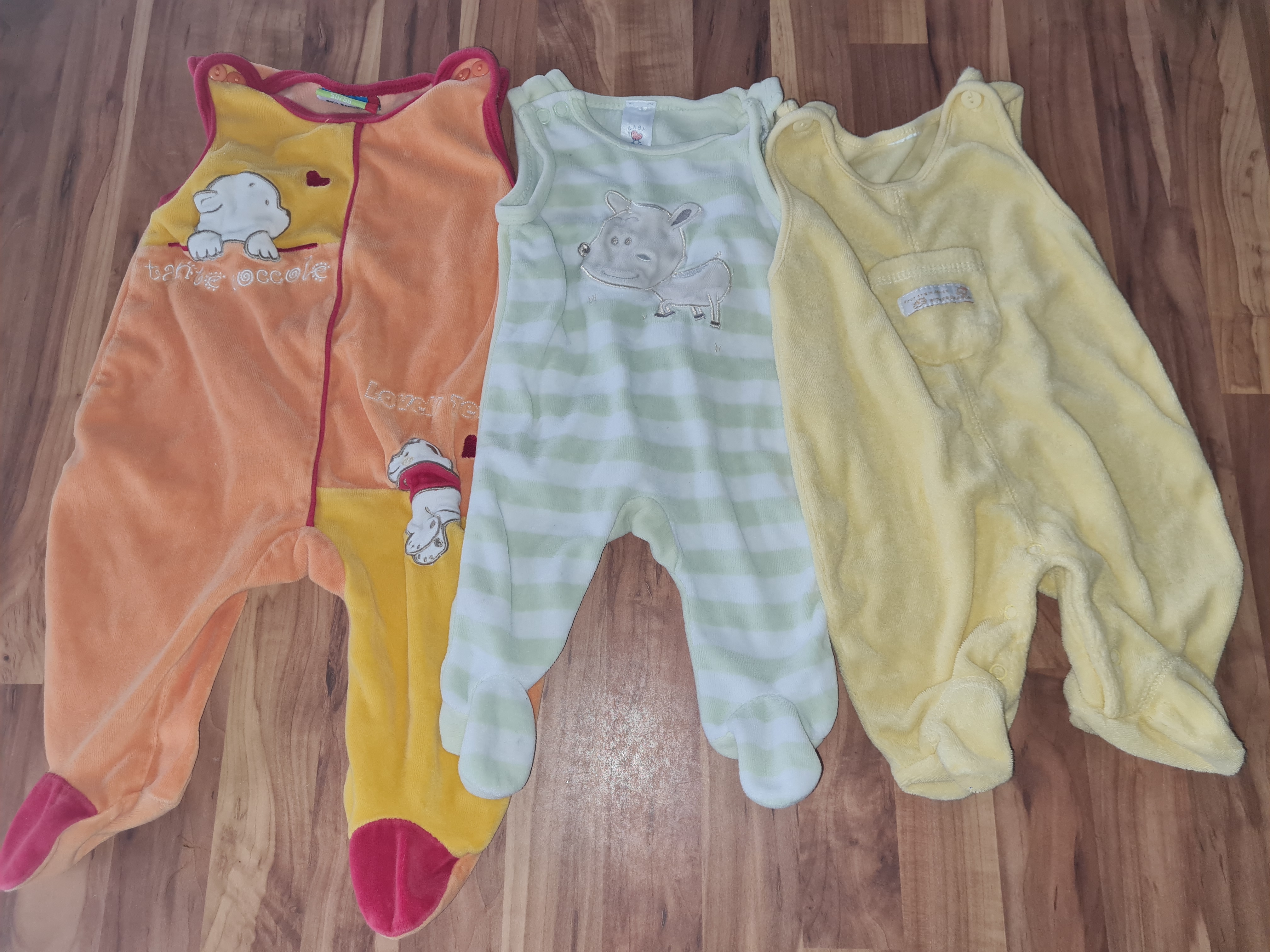 3 Nicki-Stramper, neutrale Farben, Gr. 50/56, Secondhand