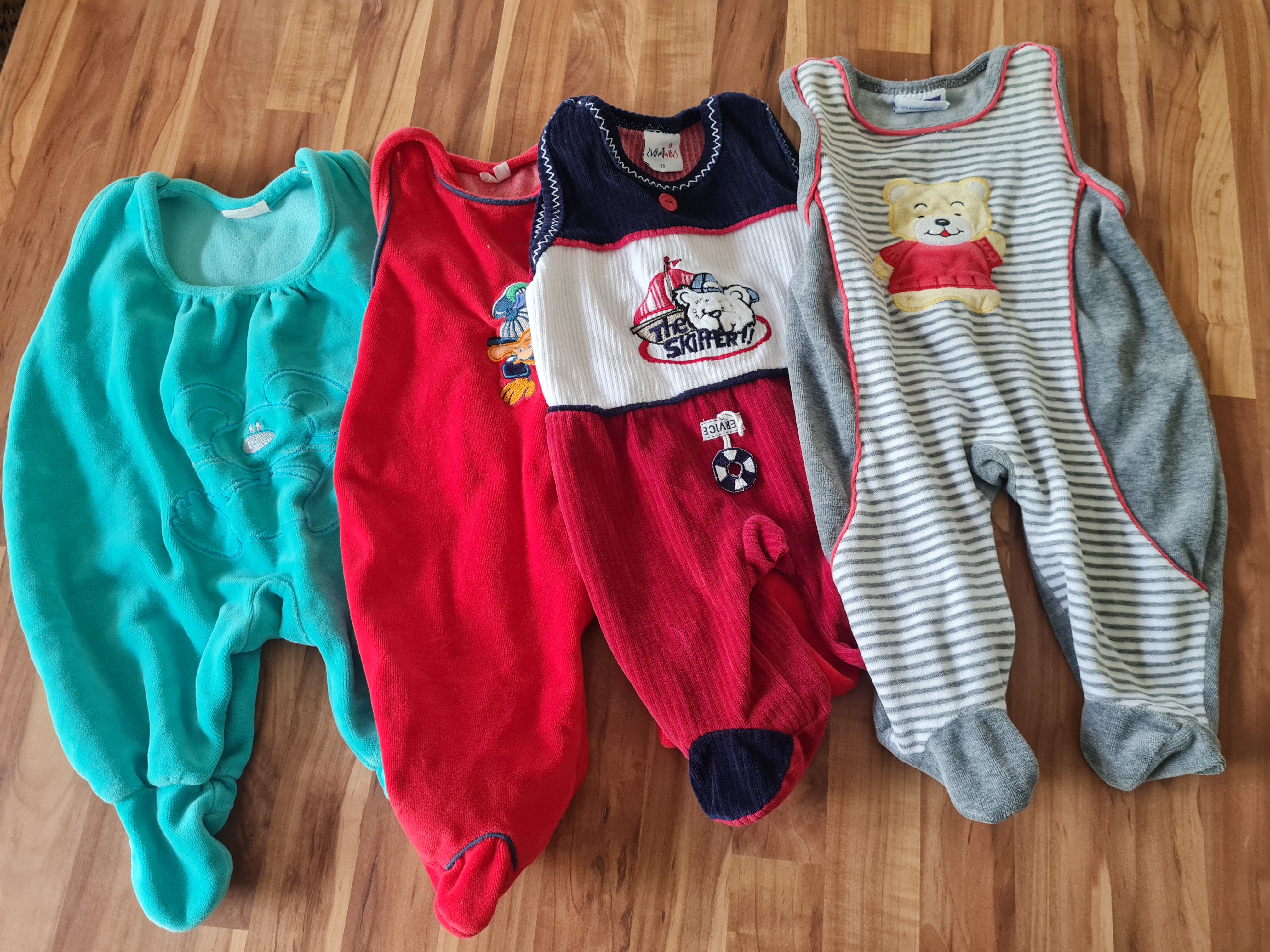 4 Nicki-Strampler, neutrale Farben, Gr. 50/56, Secondhand