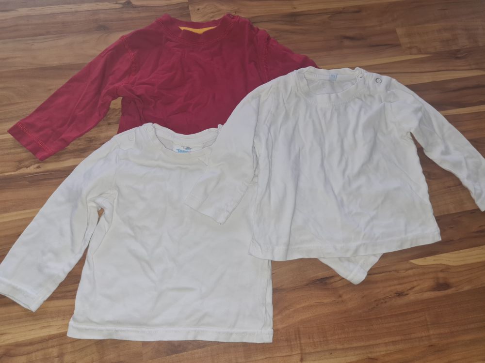 3 Langarmshirts, unifarben weiß und rot, Gr. 68, Secondhand
