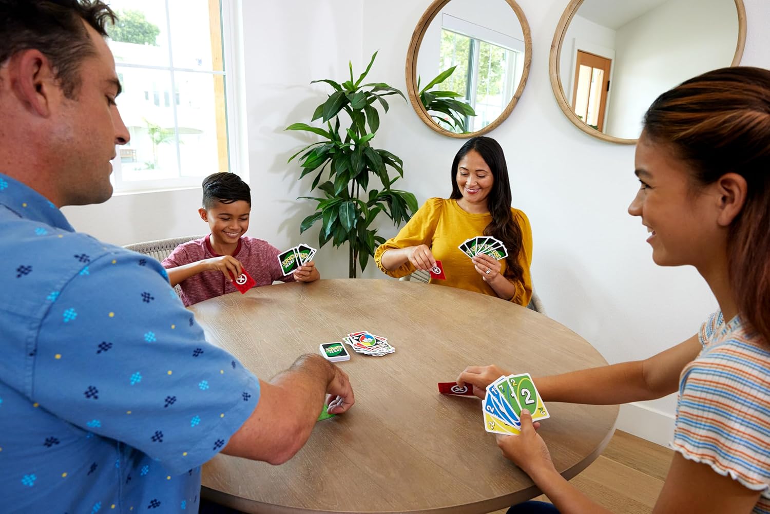 Mattel Games UNO Flex, UNO Kartenspiel für die Familie, mehr Abwechslung durch Powerkarten, Neuware
