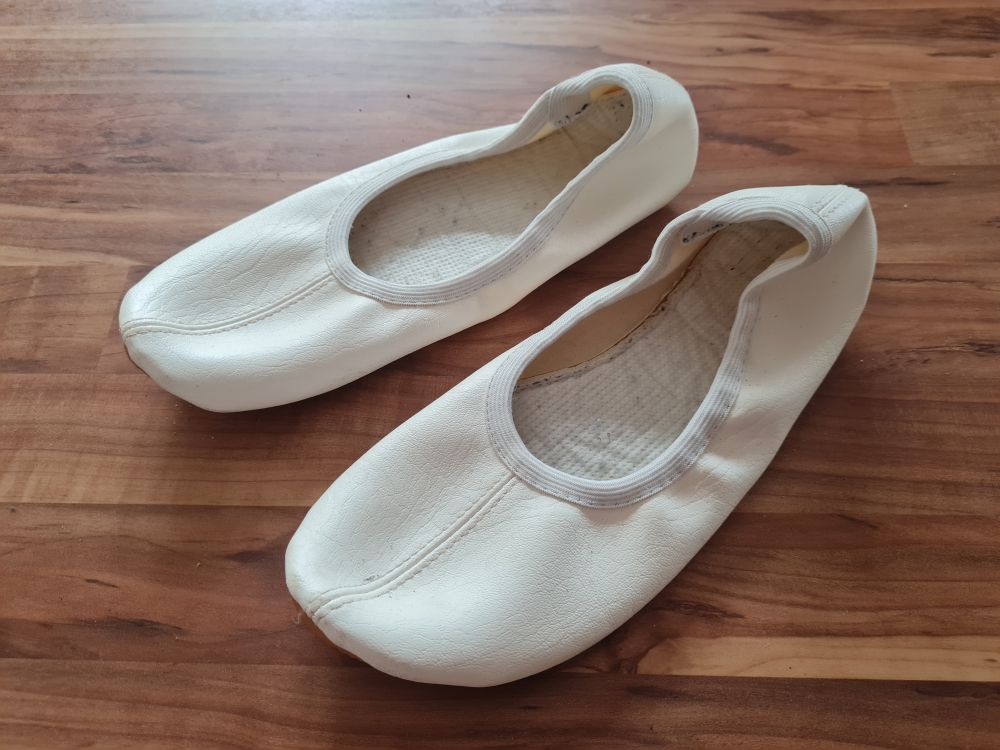 Turnschläppchen, weiß, Gr. 36/37, Secondhand