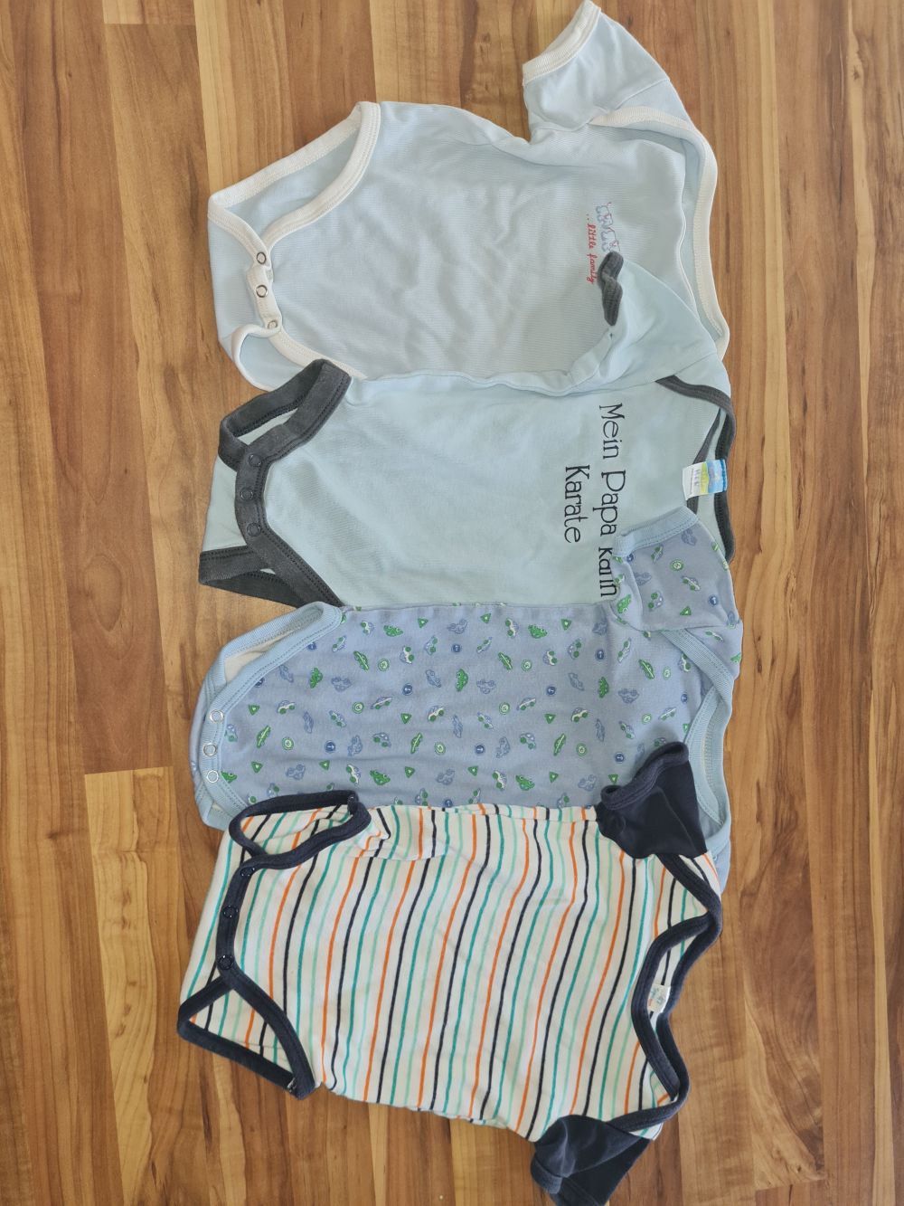 4 Kurzarmbodys für Jungen, Gr. 62/68, Secondhand