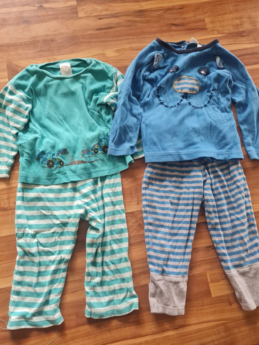 2 Schlafanzüge Gr. 80, Secondhand
