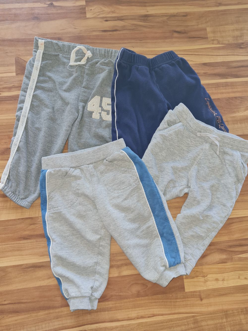 4 Jogginghosen Gr. 74/80, Secondhand