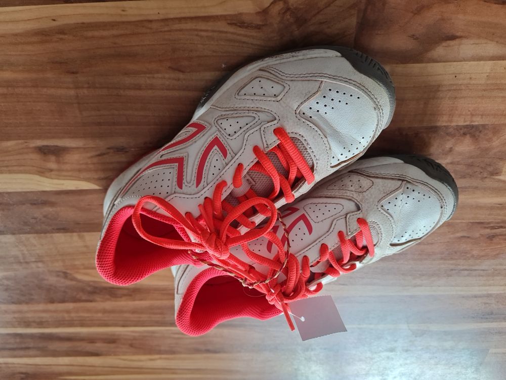 Sport- und Freizeitschuhe, Gr. 37, Secondhand