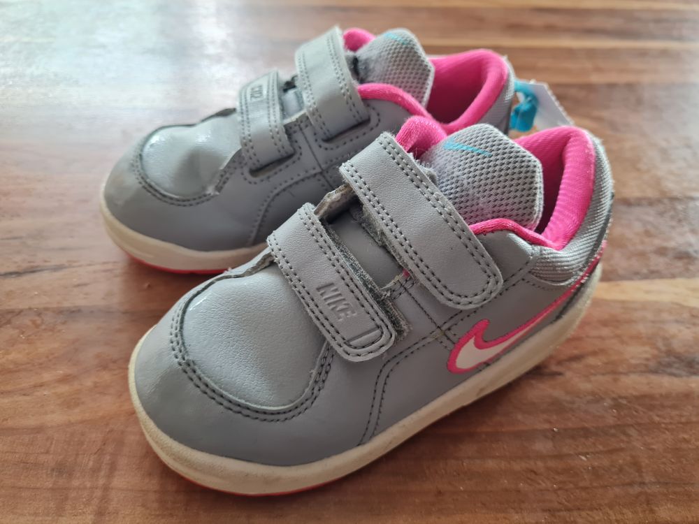 Nike Sportschuhe für Mädchen, grau-pink, Gr. 25, Secondhand