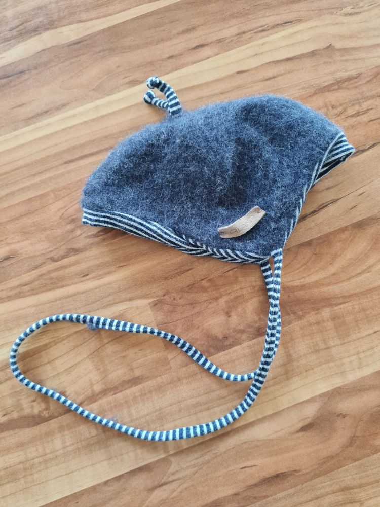 Alana Erstlingsmütze, 100% Schurwolle / Baumwolle, Gr. 42/43, Secondhand