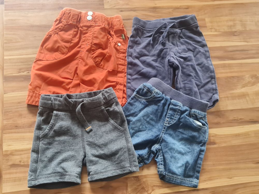 4 kurze Hosen Gr. 68, Secondhand