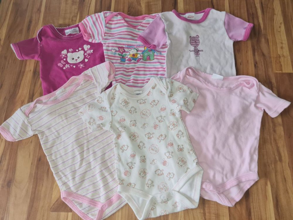 6 Kurzarm-Bodies für Mädchen, Gr. 62/68, Secondhand