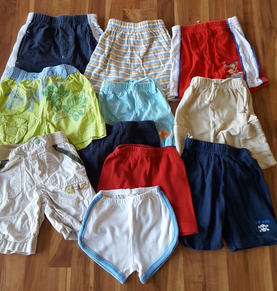 11 Kurze Hosen als Set Gr. 68, Secondhand