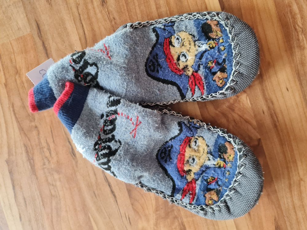 Hüttenschuhe / Hausschuhe "Captain", Gr. 23, Secondhand