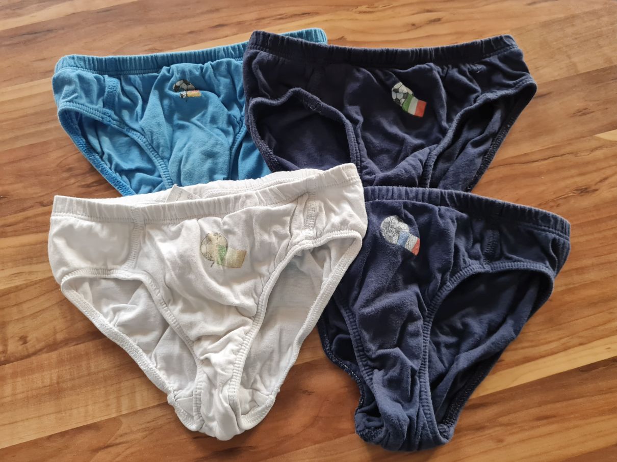 4 Unterhosen für Jungen "Fußball", Gr. 110/116, Secondhand