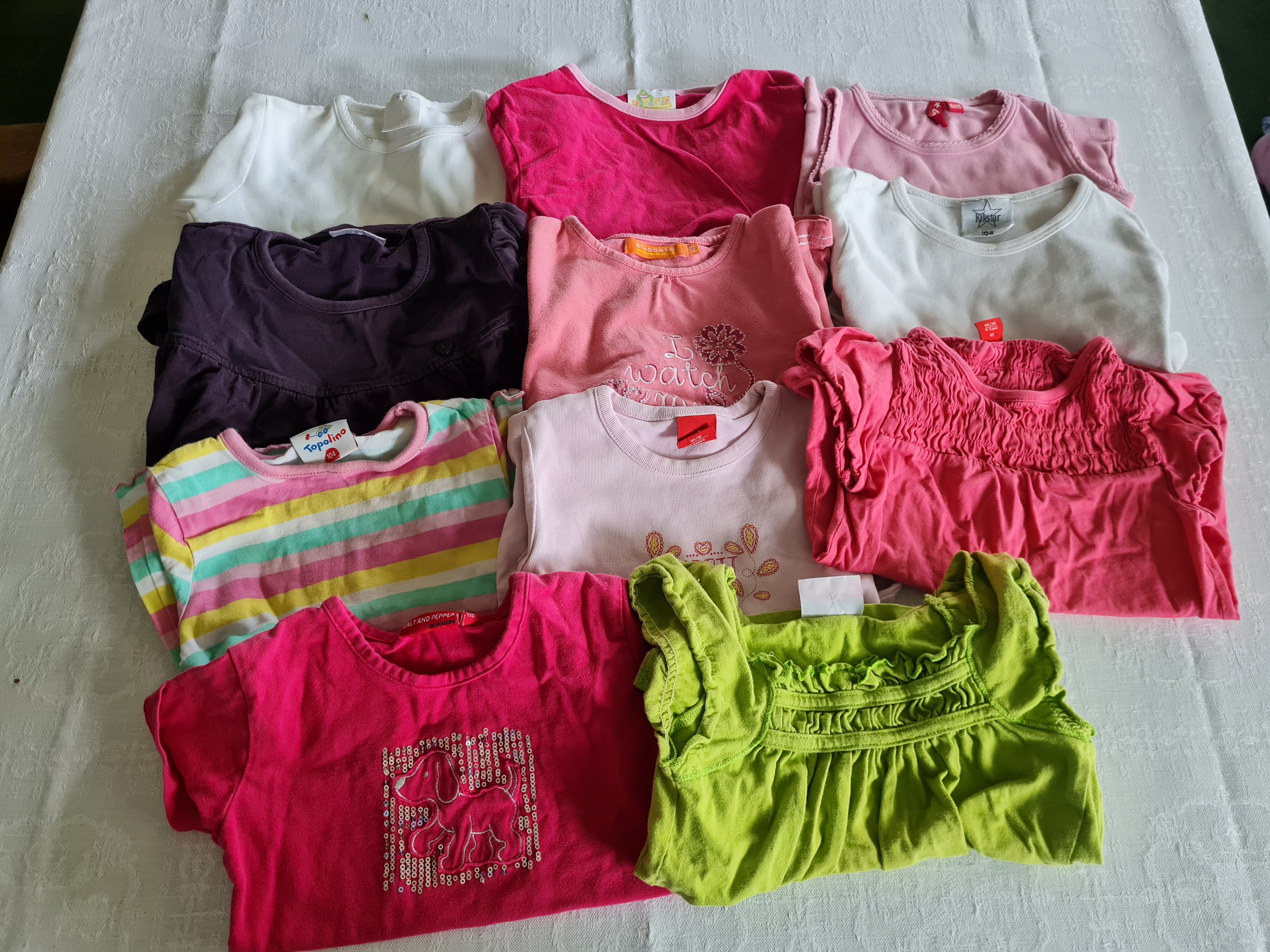 11 T-Shirts für Mädchen, Gr. 104, Secondhand