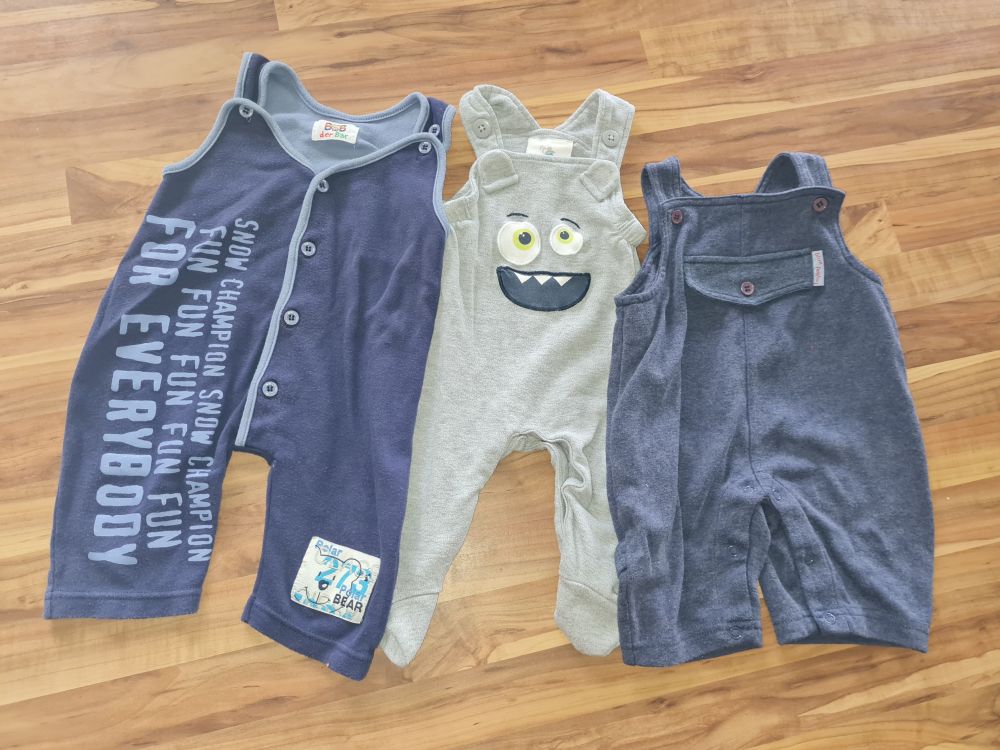 3 Latzhosen, Gr. 50/56, Secondhand