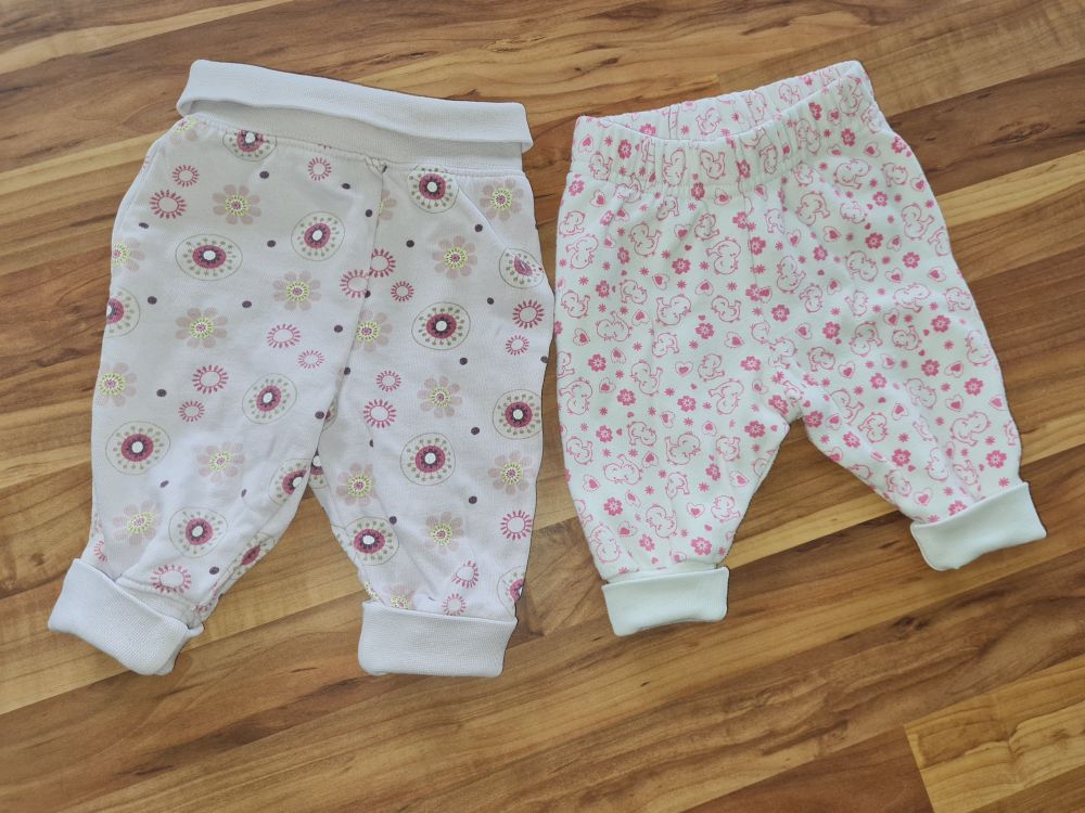 2 Mitwachshosen für Mädchen, Gr. 50/56, Secondhand