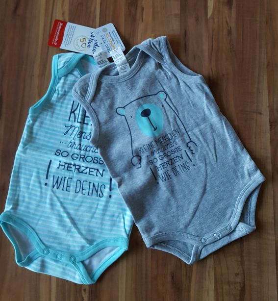 2 Träger-Bodies für Jungen, Gr. 62/68, Neuware