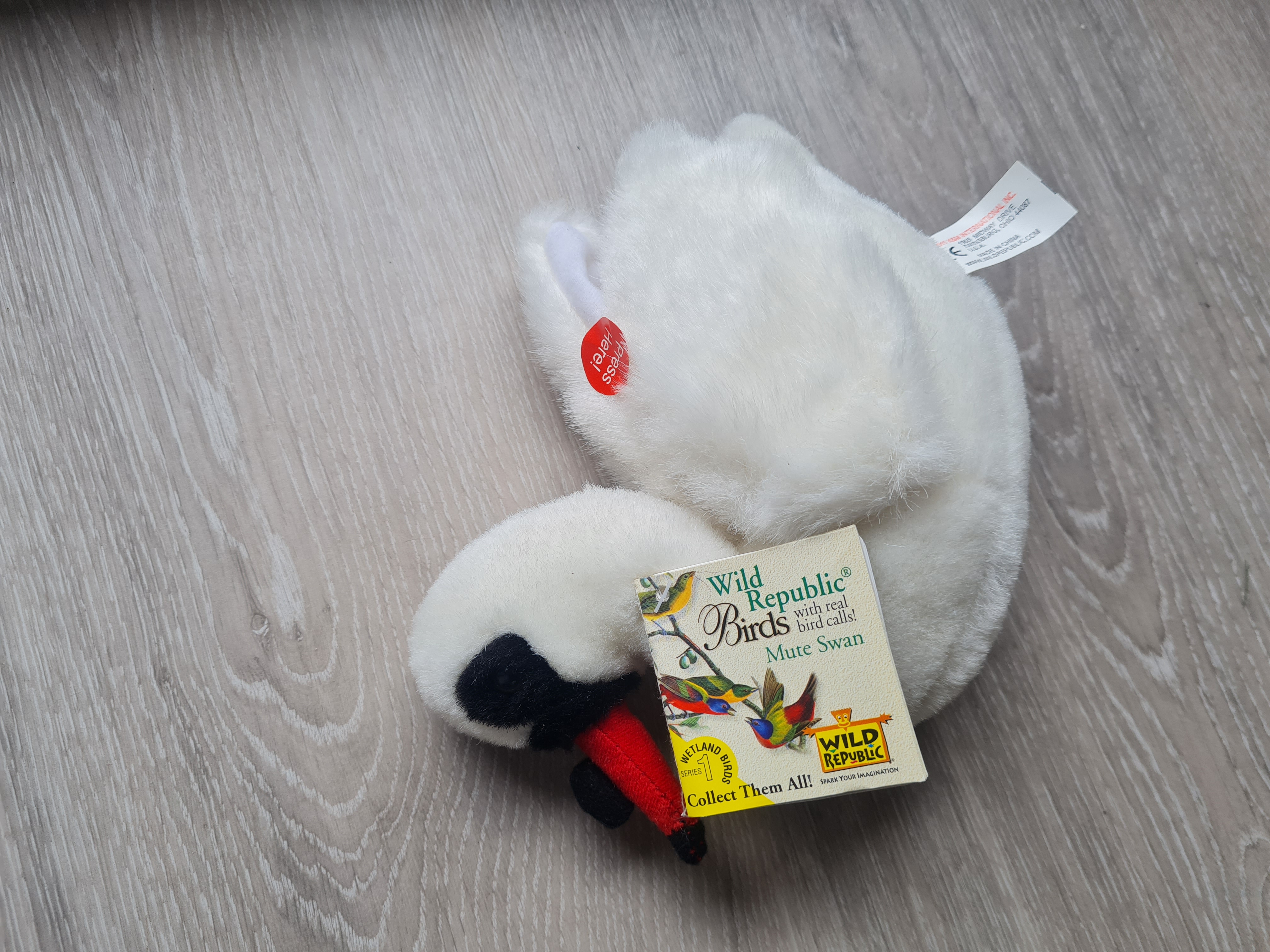 WILD REPUBLIC® Stofftier 79624 Höckerschwan (mit authentischem Geräusch), Neuware (EOL)